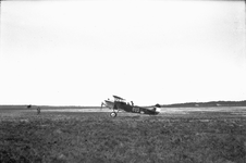 831233 Afbeelding van een vliegtuig op de vliegbasis Soesterberg te Soesterberg (gemeente Soest).